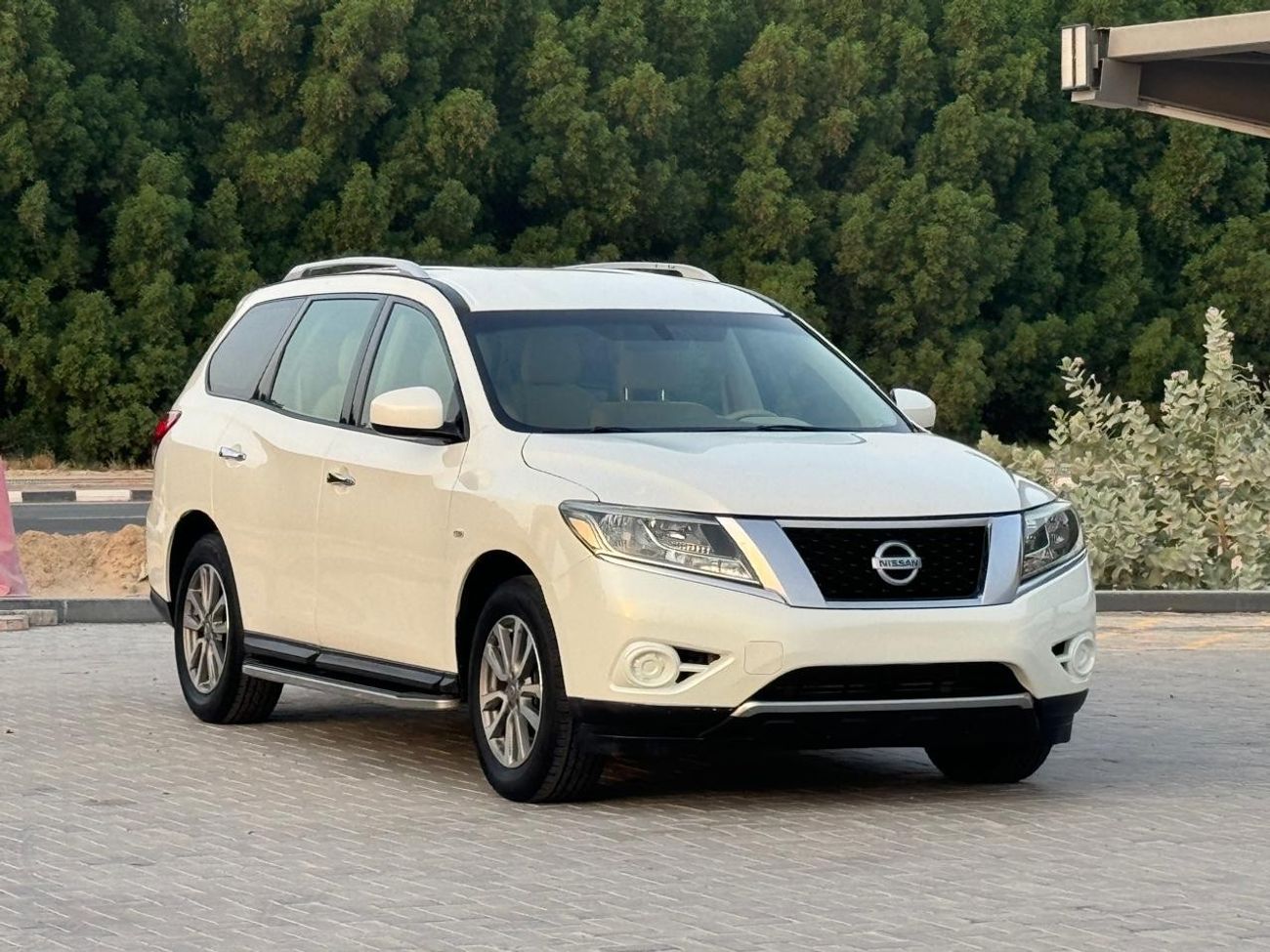 نيسان باثفايندر SE متوسط