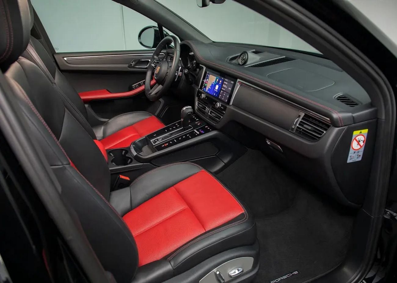 Porsche Macan STANDARD Dealer Service • Sport Chrono • AWD • GCC