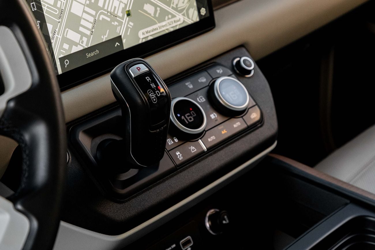 Land Rover Defender Defender 110 SE P300 | 5,973 P.M | 0% Downpayment |  AL TAYER WARRANTY!