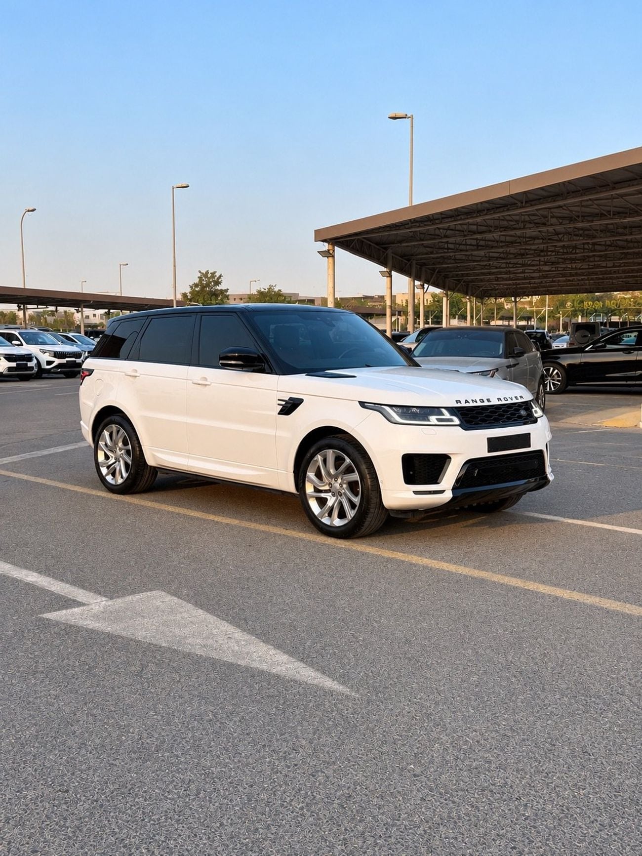 Land Rover Range Rover Sport HSE DYNAMIC Range Rover Sport HSE Black Edition | 2018 GCC Specifications | Full Option