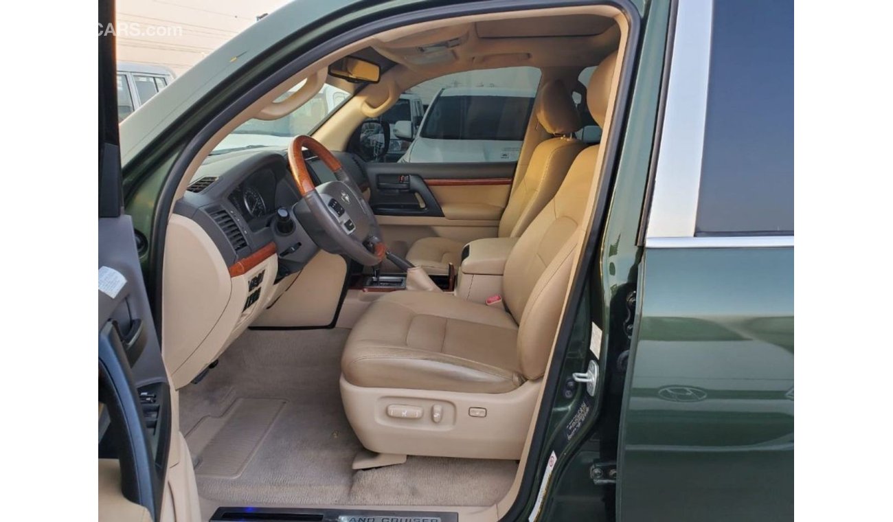 تويوتا لاند كروزر LAND CRUSIER GXR V8 2014