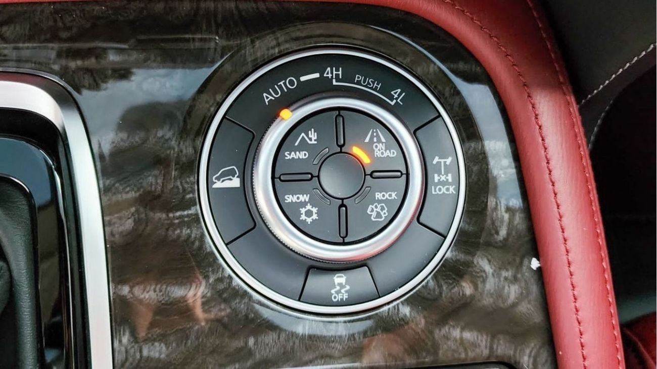 نيسان باترول LE Platinum / V 8 / GCC Specs / Single Owner / Under Warranty