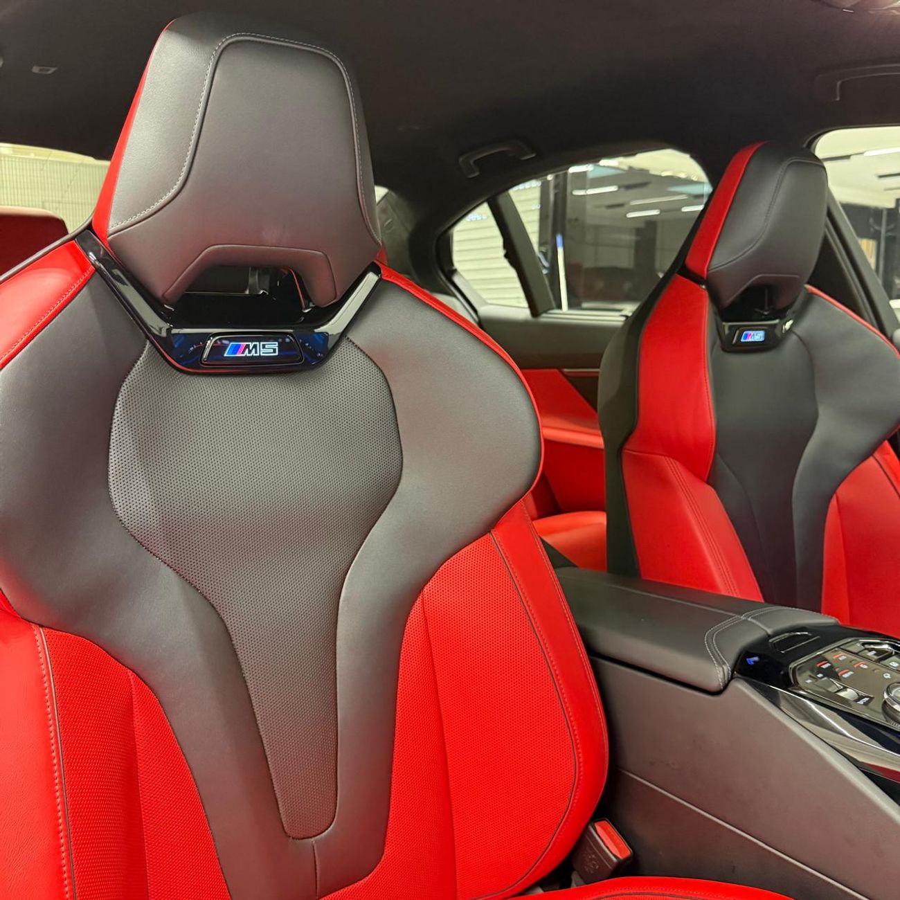 BMW M5 STANDARD AGMC DUBAI / 5 Years Warranty + Service Contract