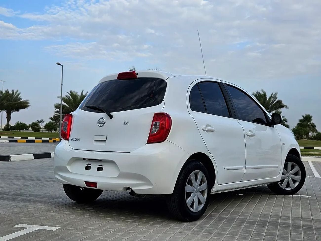 نيسان ميكرا GCC Specs - Premium Low KM Clean Single Hand Driven Hatchback