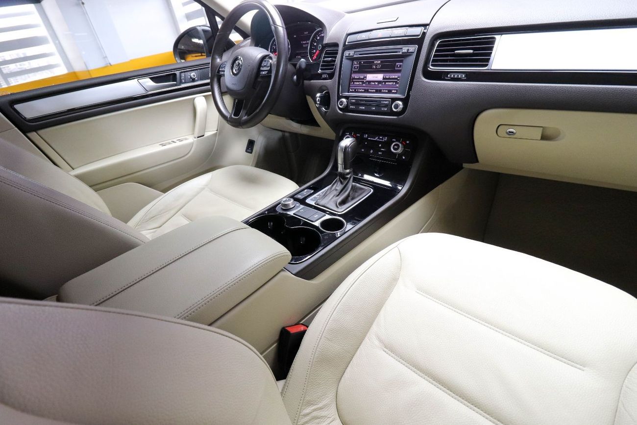 Volkswagen Touareg Volkswagen Touareg 2016 GCC under Warranty with Flexible Down-Payment