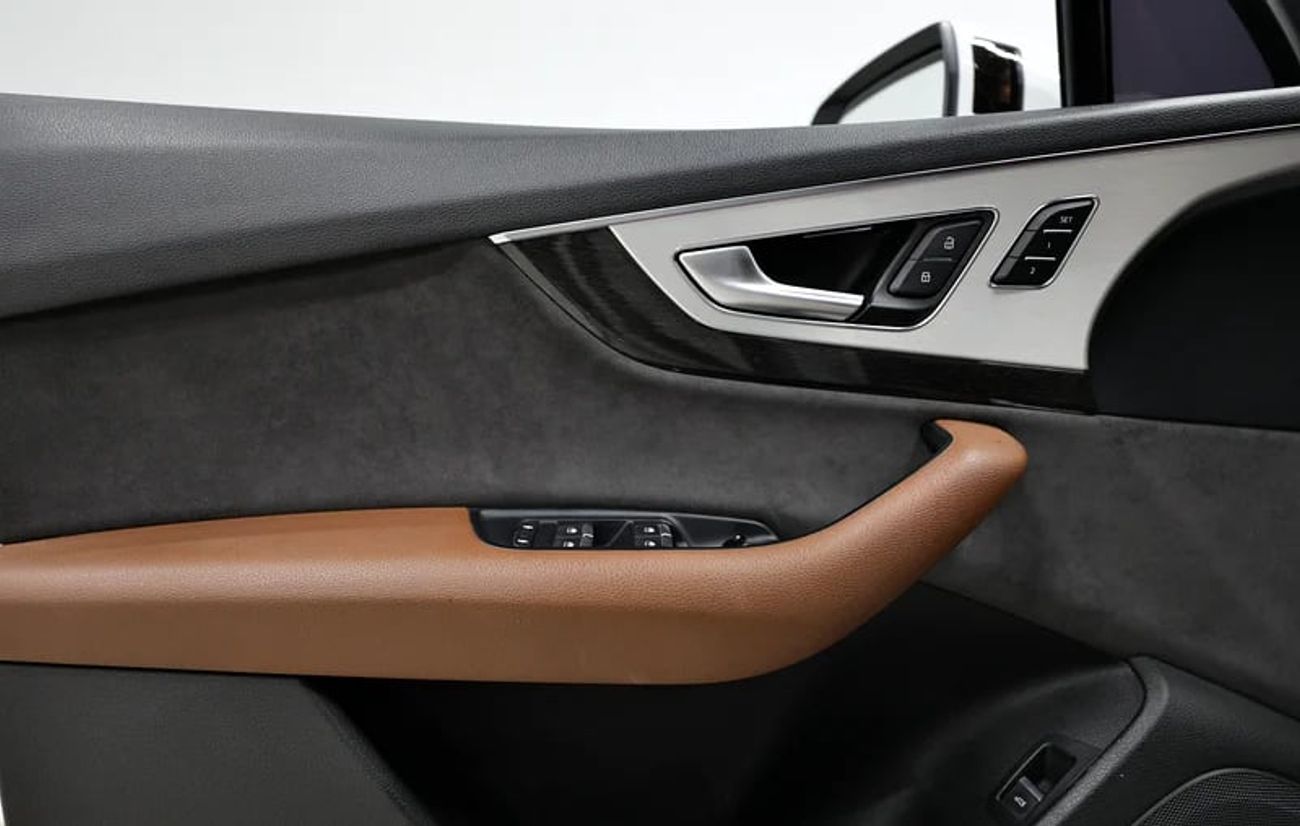 Audi Q7 GCC | | 7 Seater | 2,400 Monthly | Free Insurance + Registration | Ref#D031389