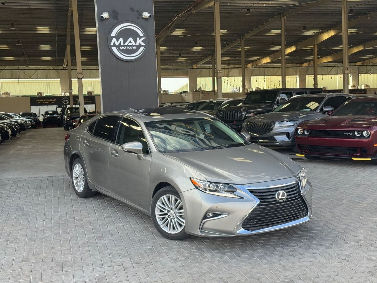 لكزس ES 350 3.5 V6 /PLATINUM COLOR / SCREEN /COOLING AND HEATING SEATS  / IN PERFECT CONDITION