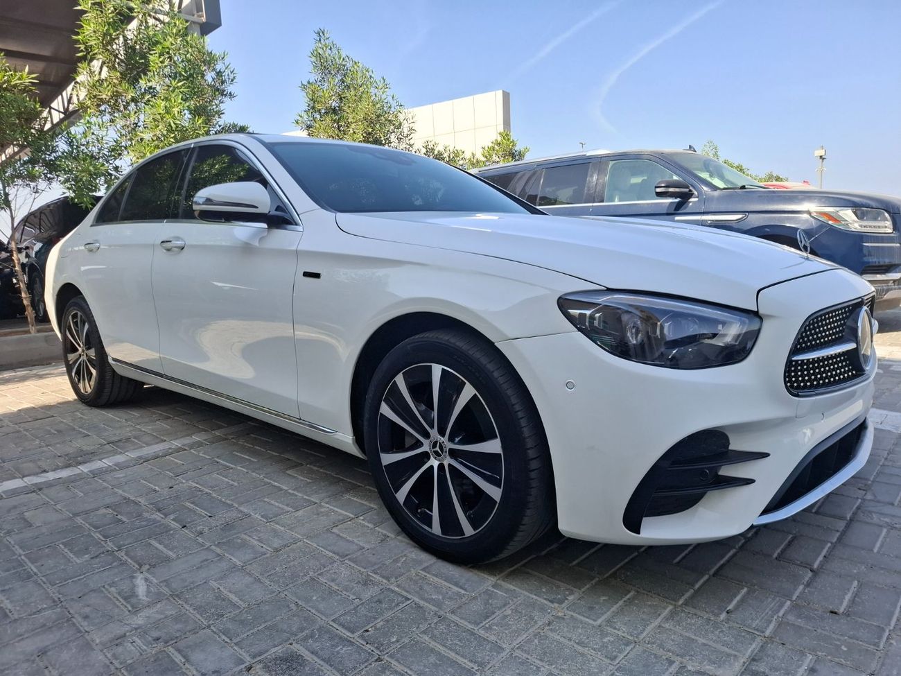 Mercedes-Benz E300 Premium + 2.0L Mercedes-Benz E300e 2021 full option