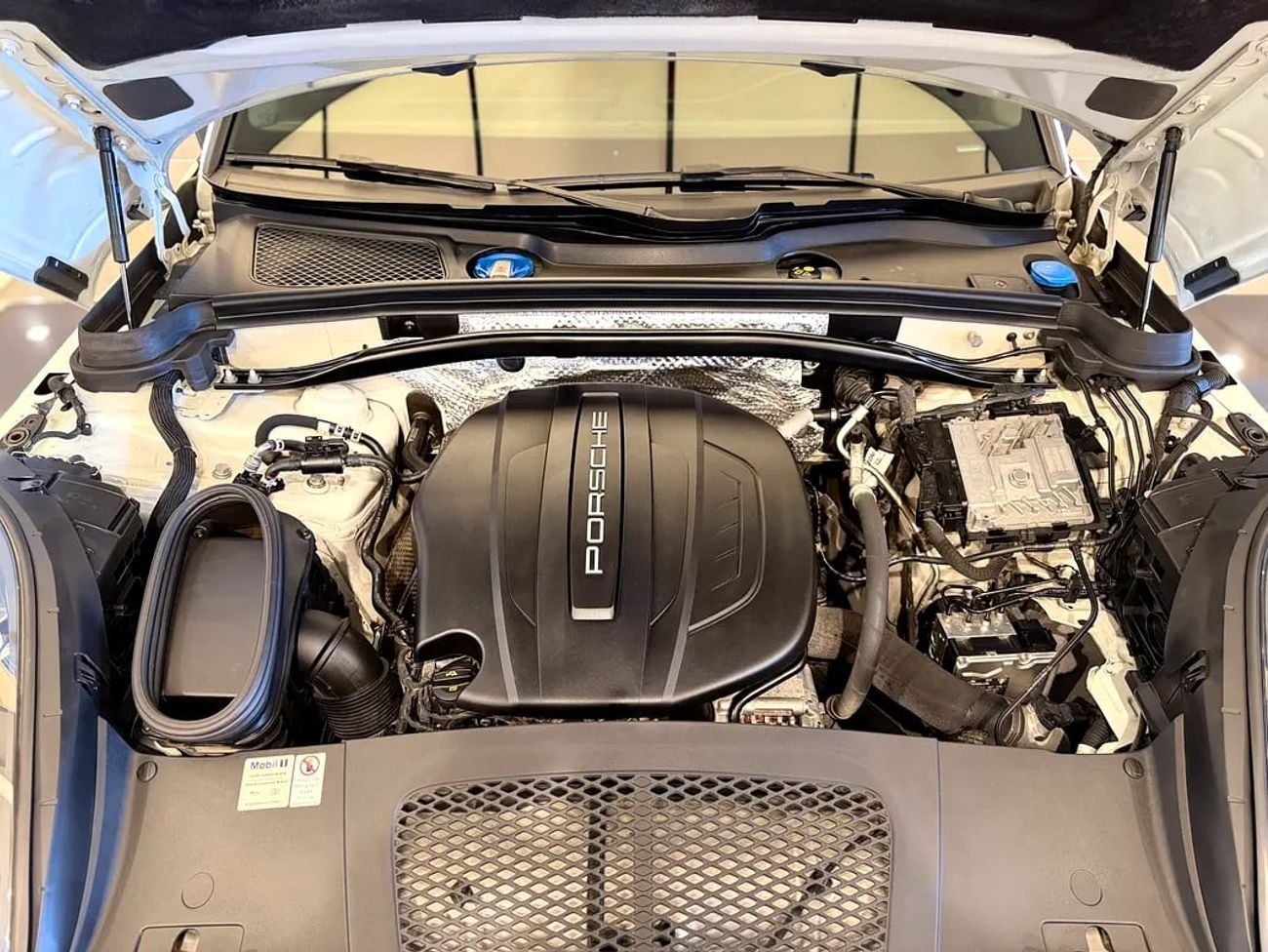 Porsche Macan Turbo GCC Specs - Pristine Condition