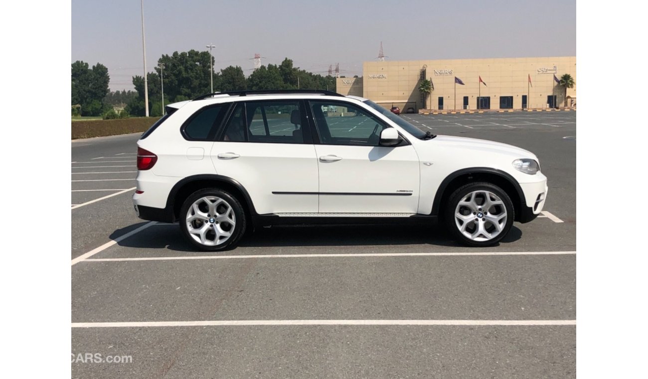 بي أم دبليو X5 xDrive 50i موديل 2012 خليجي حاله ممتازه من الداخل والخارج فل مواصفات كراسي جلد ومثبت سرعه وتحكم كهرب