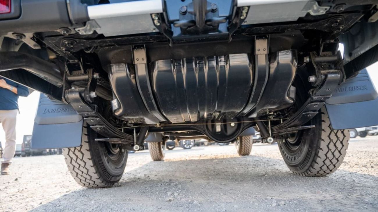 Toyota Land Cruiser 70 LC 76 4.0L Petrol | Manual | Four Wheel Drive | 6 seats | 5 Door