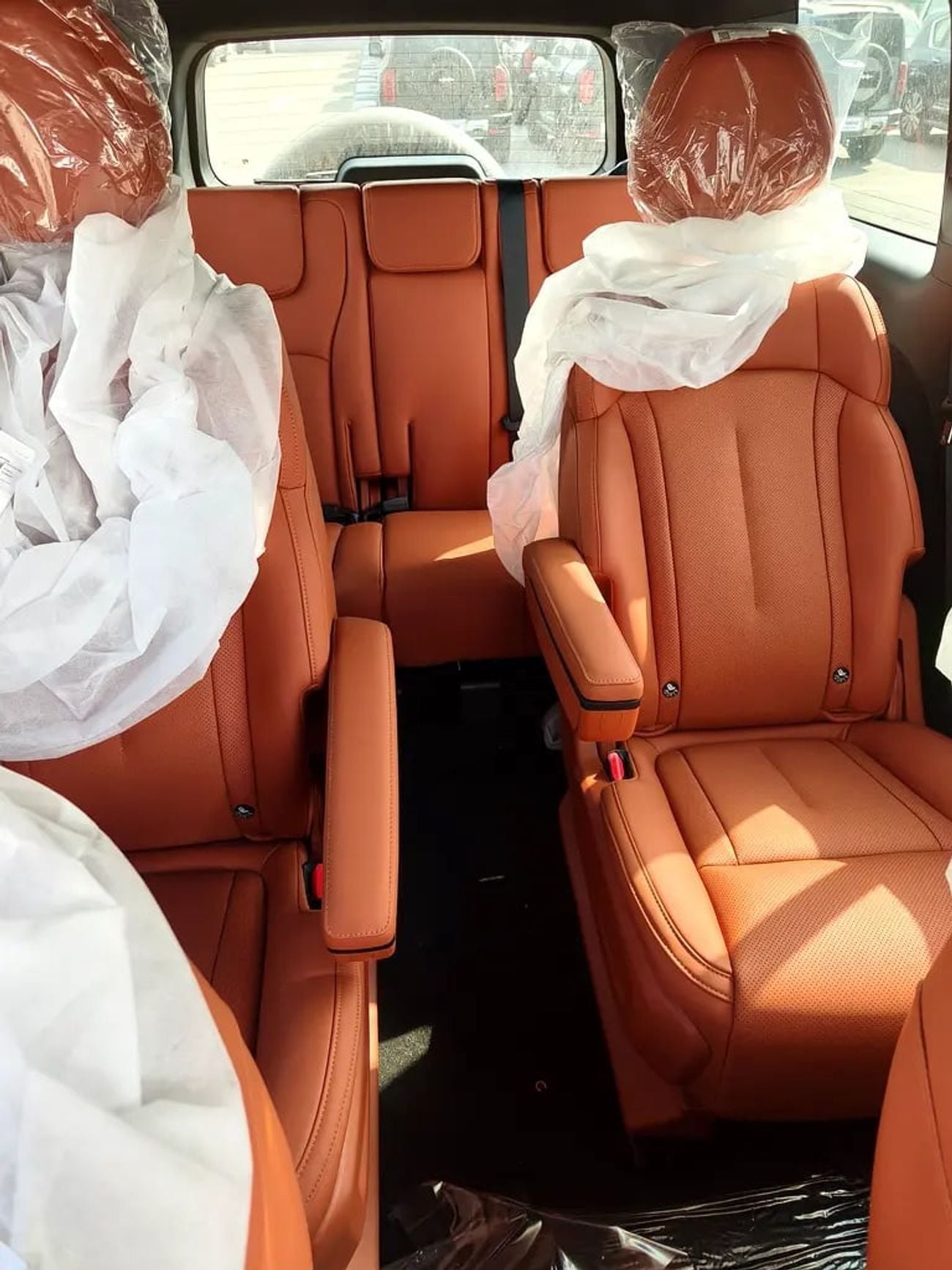 روكس 01 7-Seat Range-Extended SUV