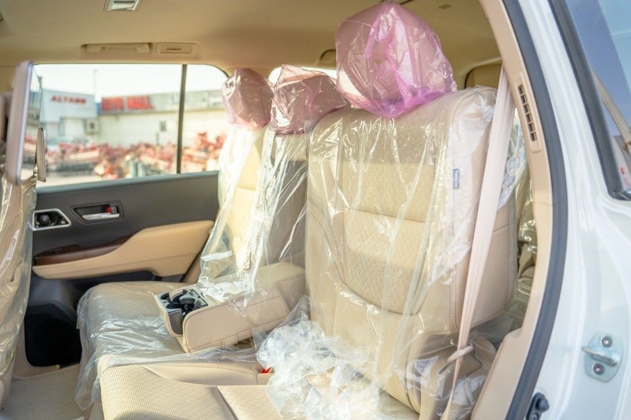 تويوتا لاند كروزر Lc300 VX 4 0L petrol engine 2025 LHD white  with beige interior