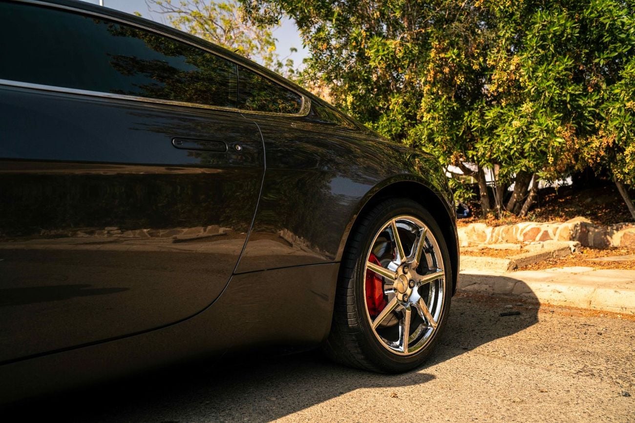 أستون مارتن فانتيج V8 Vantage Manual