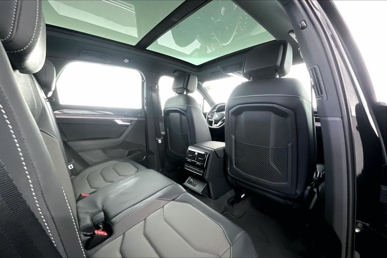 Volkswagen Touareg R-Line 3.0L 4WD R-Line | Guaranteed Warranty | 0 Down Payment