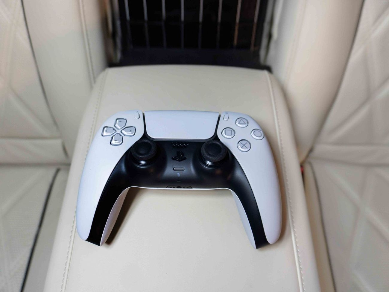 مرسيدس بنز V 300 Built by Barugzai – V300 2025 | Exclusive 1 of 5 | Additional AC