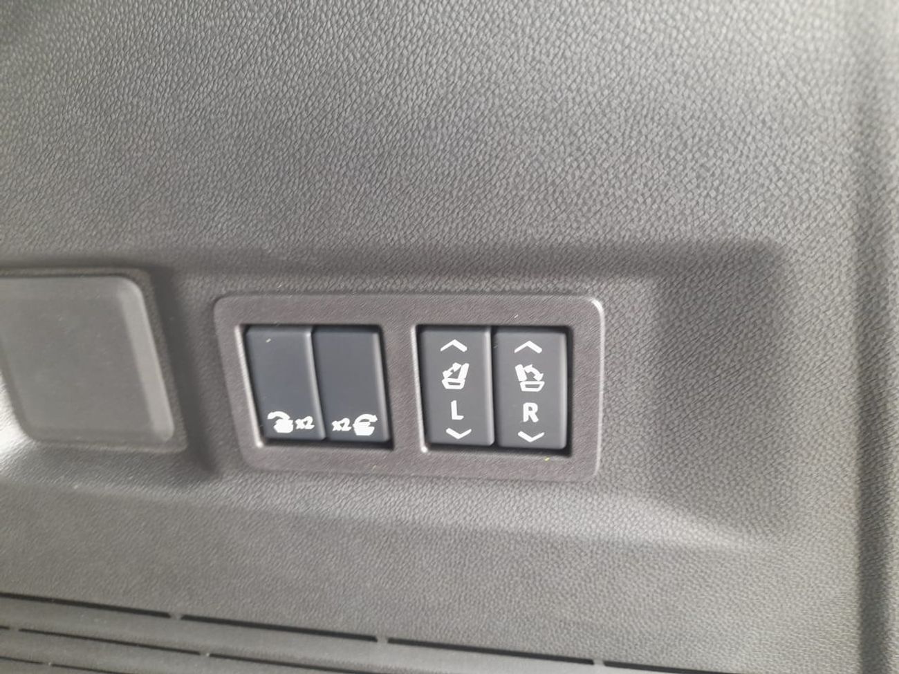 GMC Yukon 6.2 V8 Denali (AWD) Right-Hand drive.2 V8 Denali (AWD)