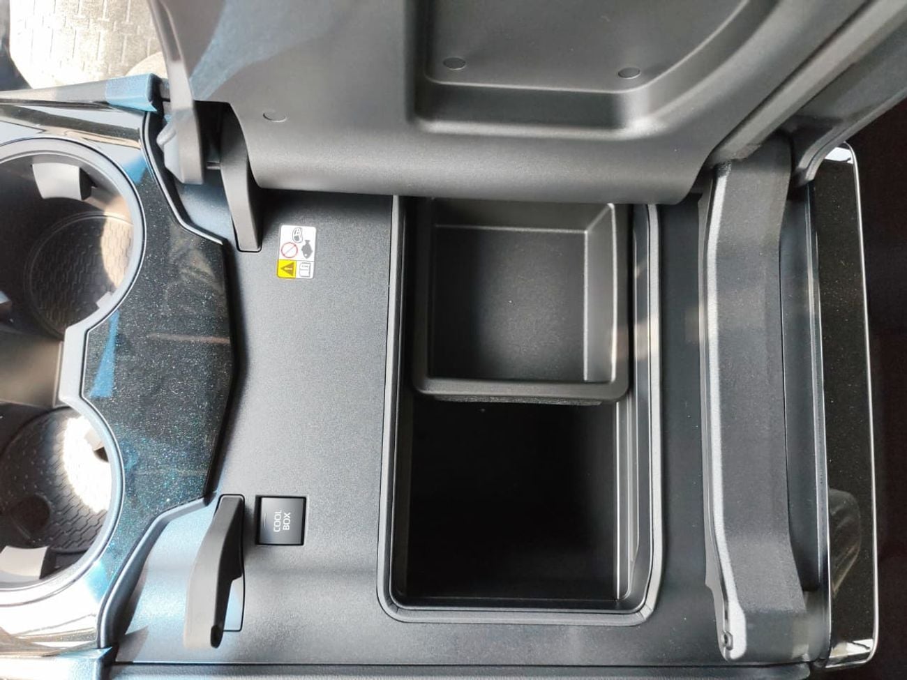 تويوتا لاند كروزر 2025 Toyota Land Cruiser LC300 GXR with Sunroof 4.0L V6 Petrol A/T 4WD Export Only