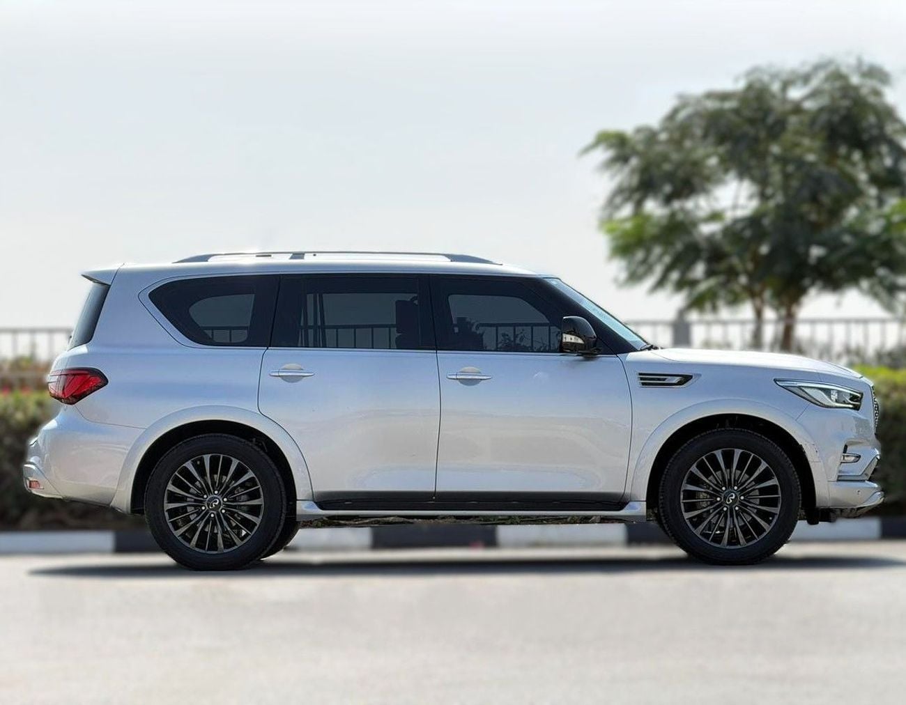 Infiniti QX80 Sensory 8 5.6L INFINITI QX80 | GCC SPECS | YEAR: 2021 | FULL-SERVICE HISTORY WITH AGENCY | WARRANTY