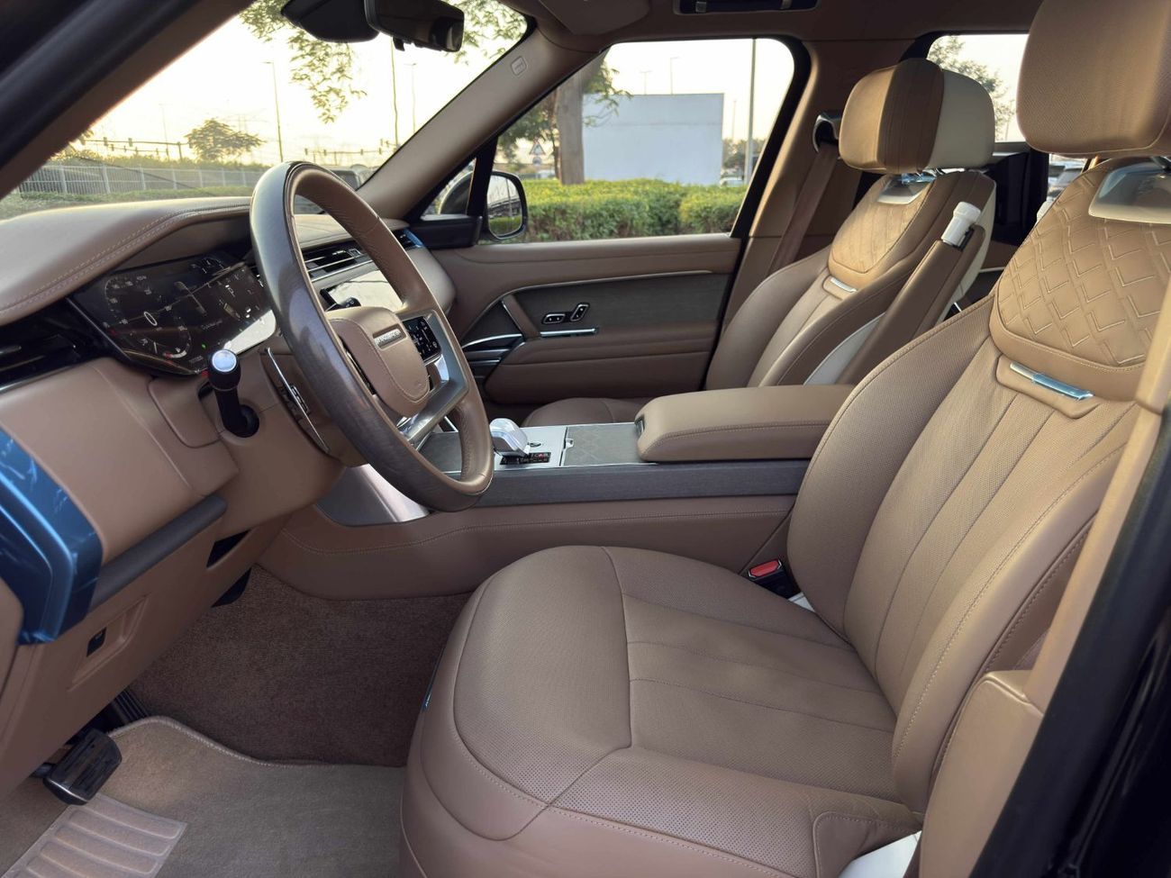 Land Rover Range Rover LWB SV P615 4.4L **2025**GCC SPEC UNDER WARRANTY