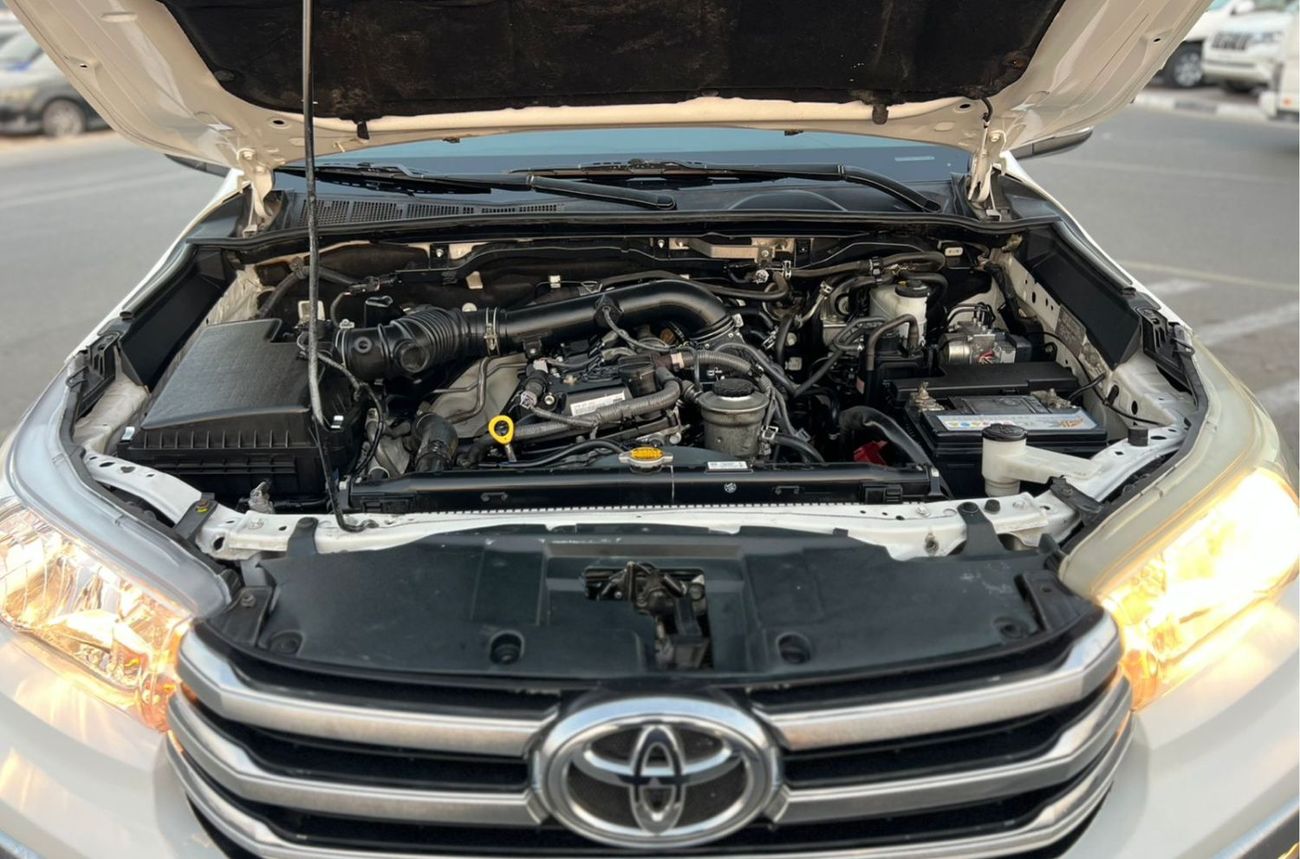 Toyota Hilux 2016 Toyota Hilux SR5 Premium Full Option - 2.7L V4 - 4x4 AWD - Rear CAM & AC - big Body - 116000 Km