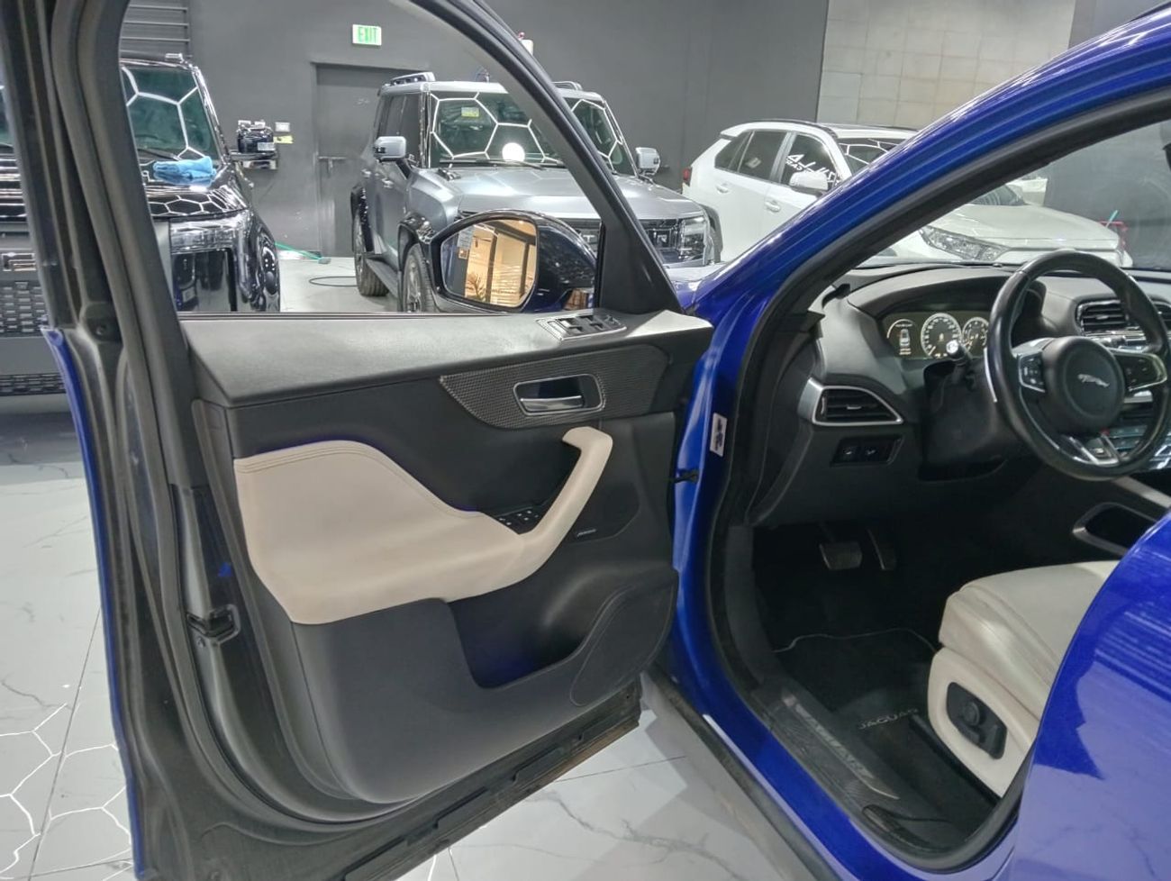 Jaguar F Pace R-Dynamic S 3.0L Jaguar F-Pace S R-Dynamic 2017 AWD | GCC Specs | Perfect Condition