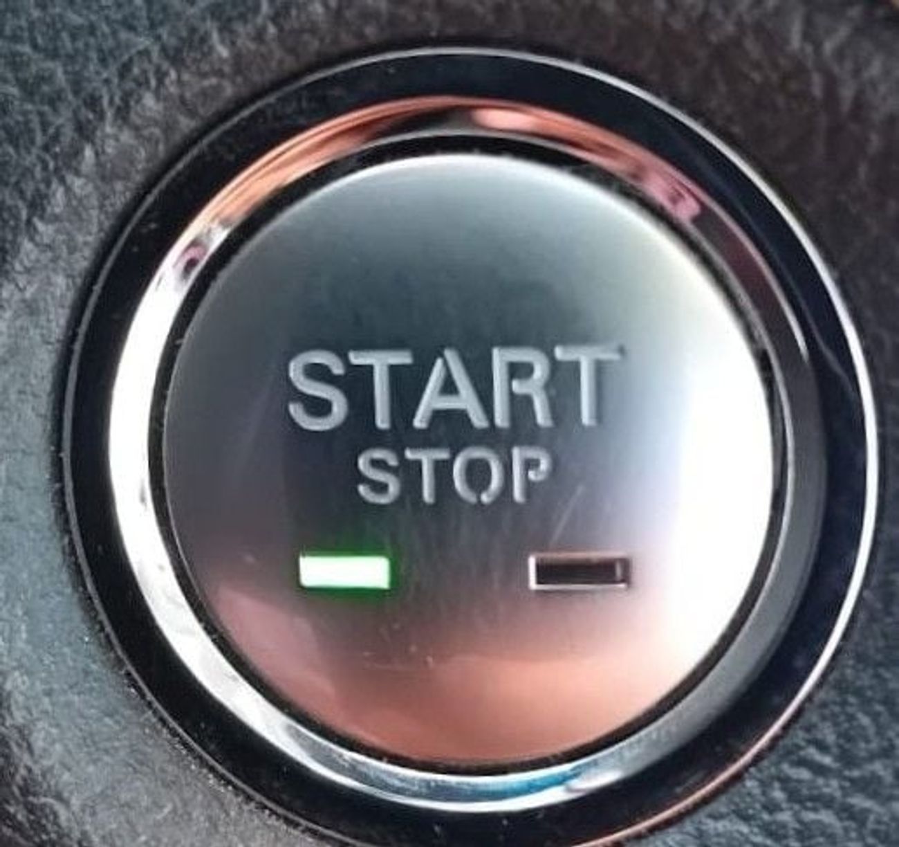 أم جي RX5 سيارة MG RX5 موديل 2020 خليجى بدون حوادث وبحاله ممتازه ممشى 82000 كيلو متر وبمحرك 2000 سي ىسى وسعر 3