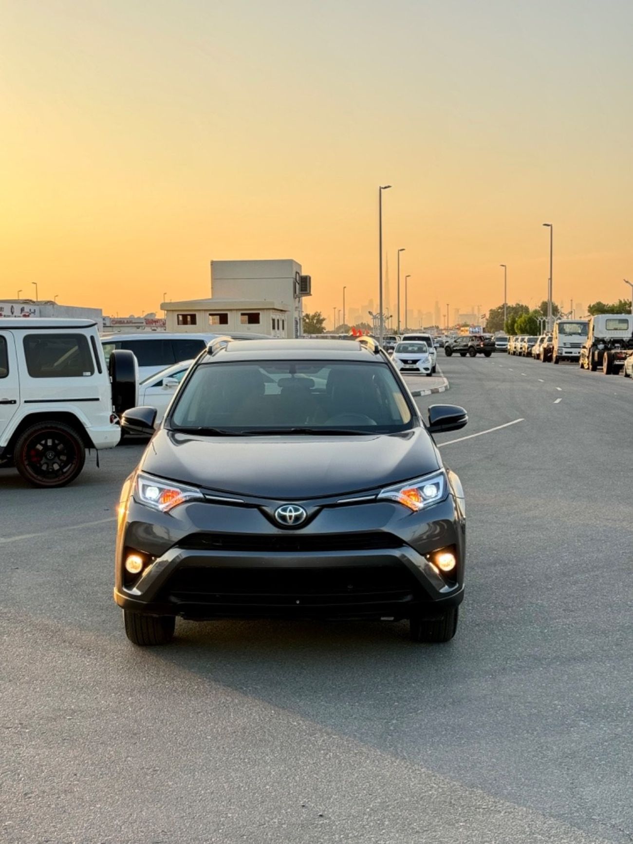 تويوتا راف ٤ VXR 2.5L 2016 HYBRID LIMITED SUNROOF 4WD FULL OPTION USA IMPORTED