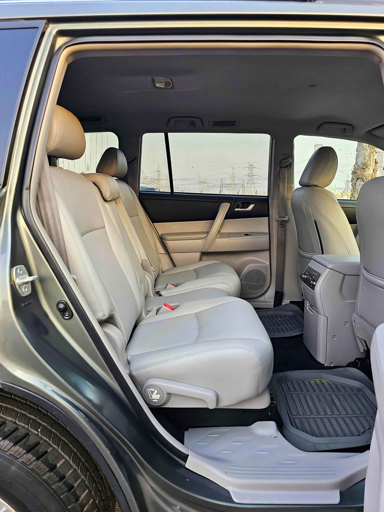 تويوتا هايلاندر BASE/ V6 AWD / ELECTRIC AND LEATHER SEATS / DVD REAR CAMERA / ONLY FOR EXPORT / LOT# 50303