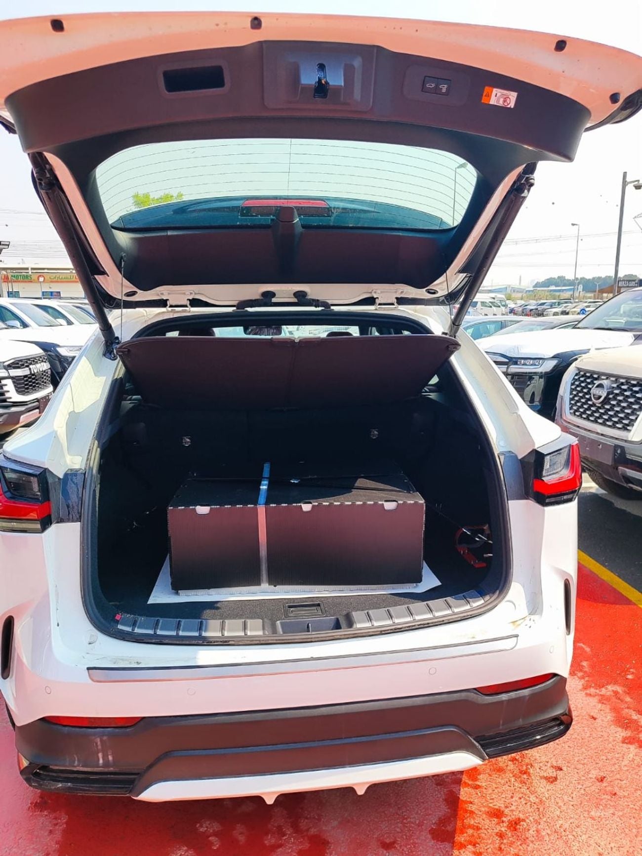 لكزس NX350 بريمير لكزس NX 350 بنزين 2.4 أوتوماتيك مع فتحة سقف | رادار | نظام مراقبة النقطة العمياء | صندوق خلفي كهربائ