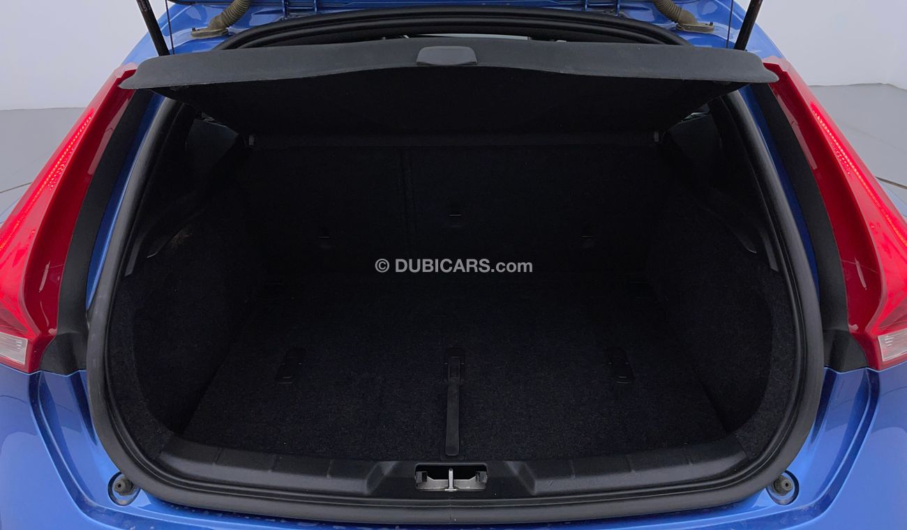 Volvo V40 T5 R DESIGN 2 | Under Warranty | Inspected on 150+ parameters