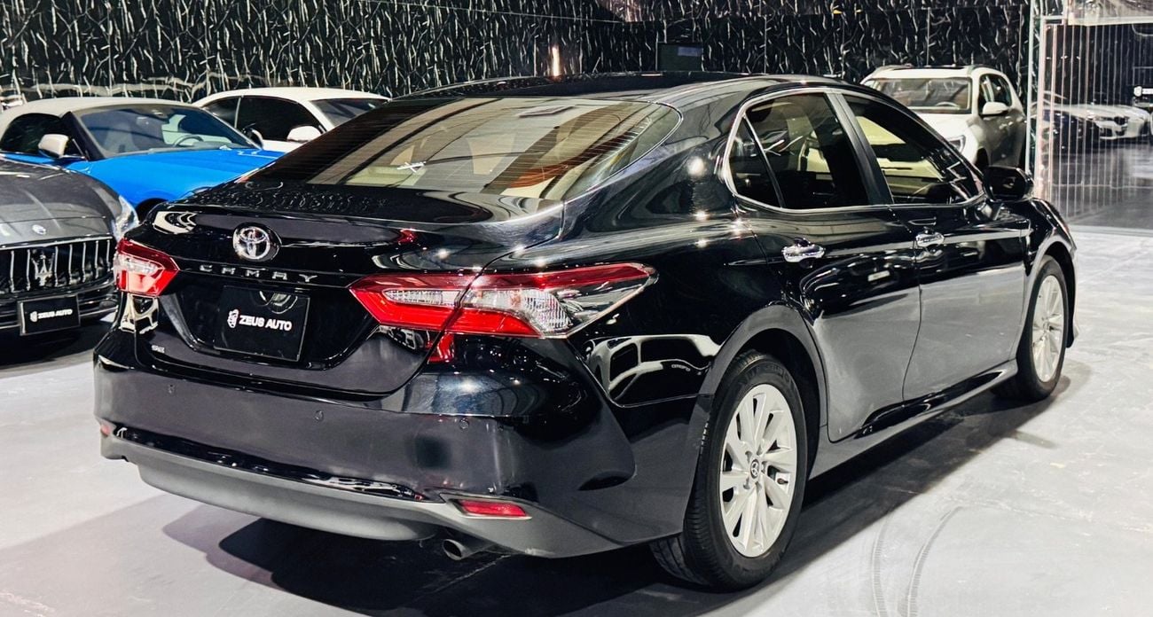 Toyota Camry SE 2.5L (204 HP)