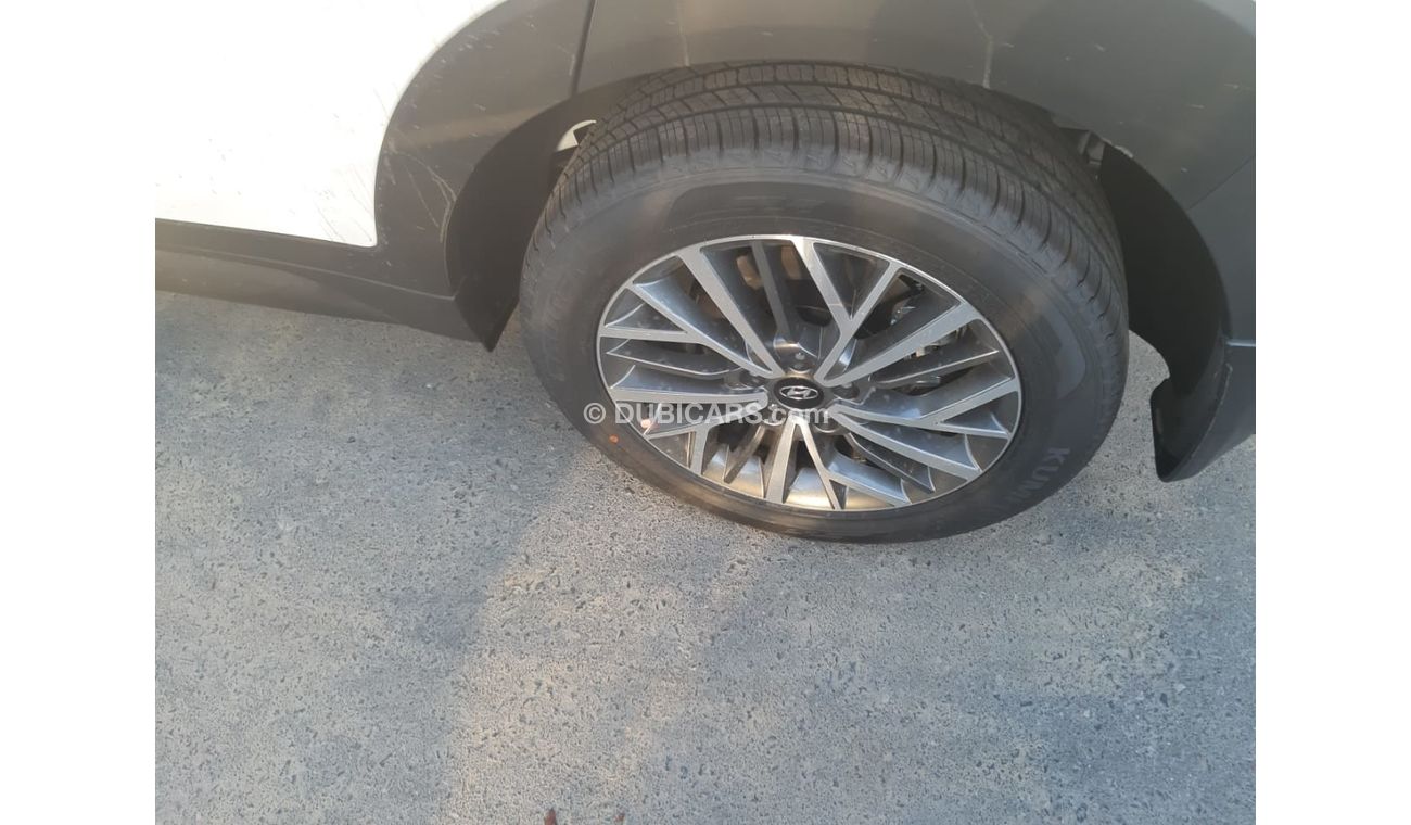 Hyundai Tucson 2.0 with sun roof