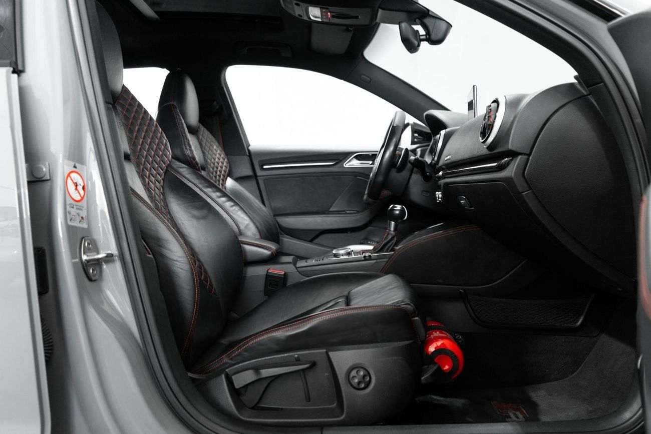 Audi RS3 TFSI quattro 2.5L (362 HP) Hatchback