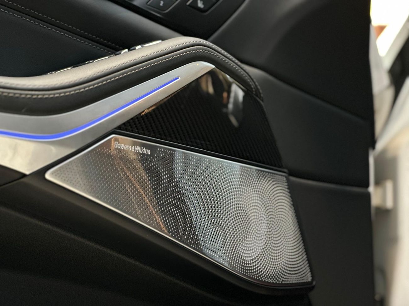 بي أم دبليو X7 xDriveM60i (6 Seats)