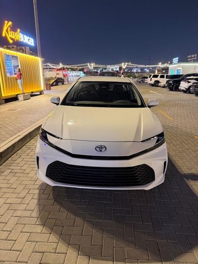 Toyota Camry XLE 2.5L Hybrid