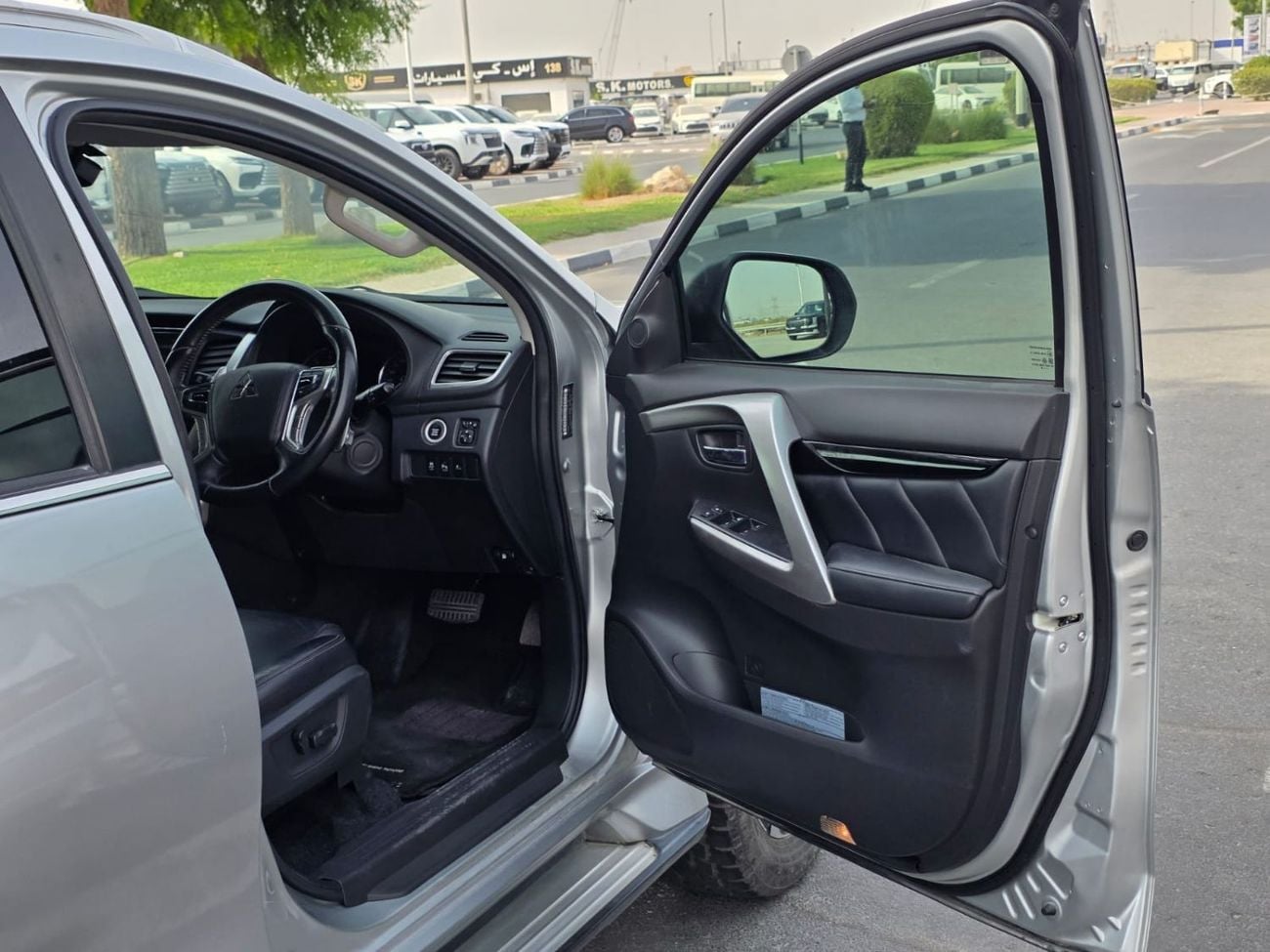 Mitsubishi Pajero diesel Pajero right hand drive for export only