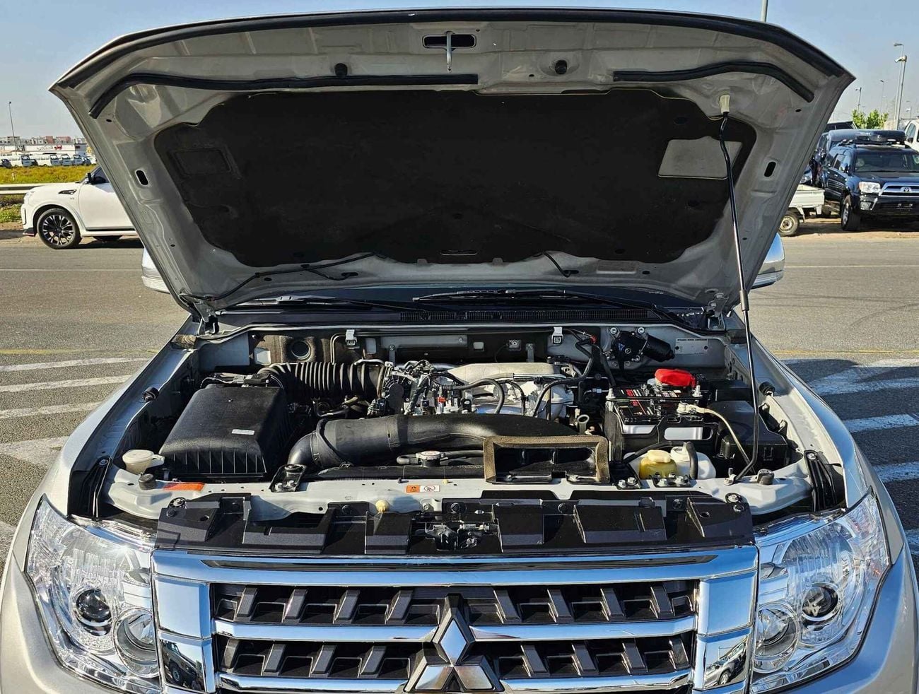 ميتسوبيشي باجيرو GLS 3.5/ 4WD/ DVD CAMERA/ LOW MILEAGE/ 861 MONTHLY /LOT#19596