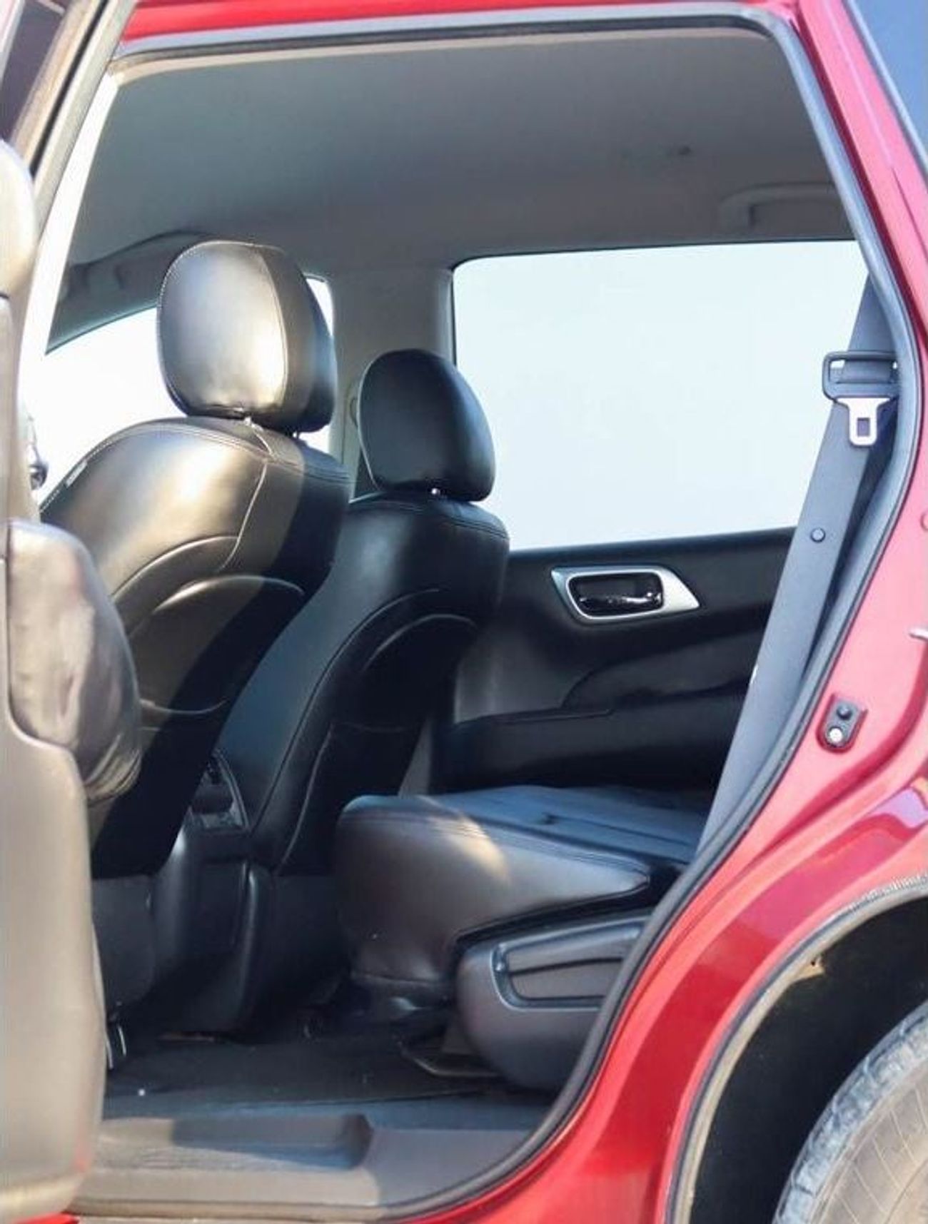 Nissan Pathfinder SV 3.5L (271 HP) nissan pathfinder 2013 American in excellent condition