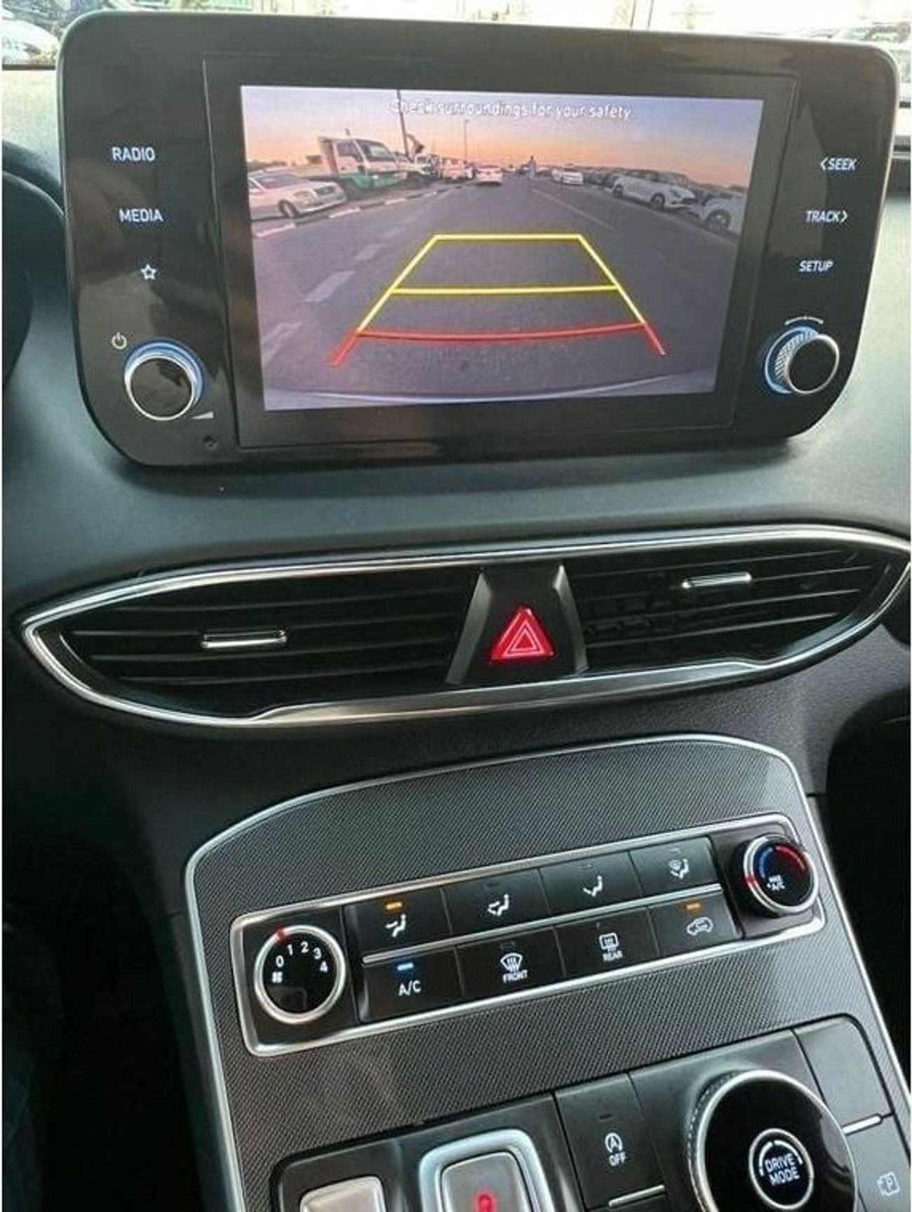 Hyundai Santa Fe 2022 Hyundai Santa Fe, SE - 2.5L  4 Cyl - Lane assist - Android Apple Play - Well Maintained Car wit