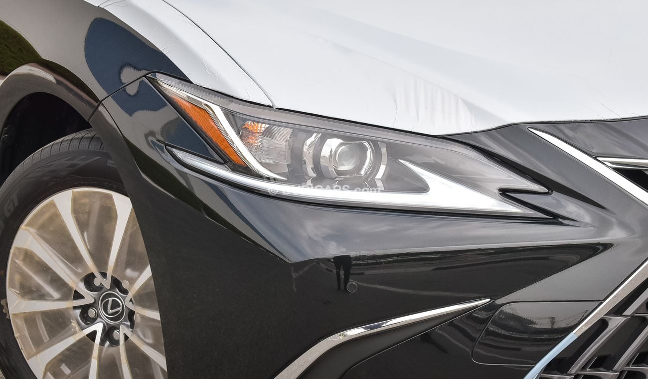 Lexus ES 300 h Hybrid | GCC Specification | 2023 | with AMAZING OFFER