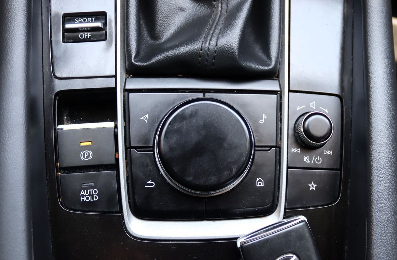 Mazda 3 V ACCIDENTS FREE - GCC - ENGINE 1600 CC - SUNROOF - KEYLESS ENTRY AND START - ORIGINAL PAINT - PERFE