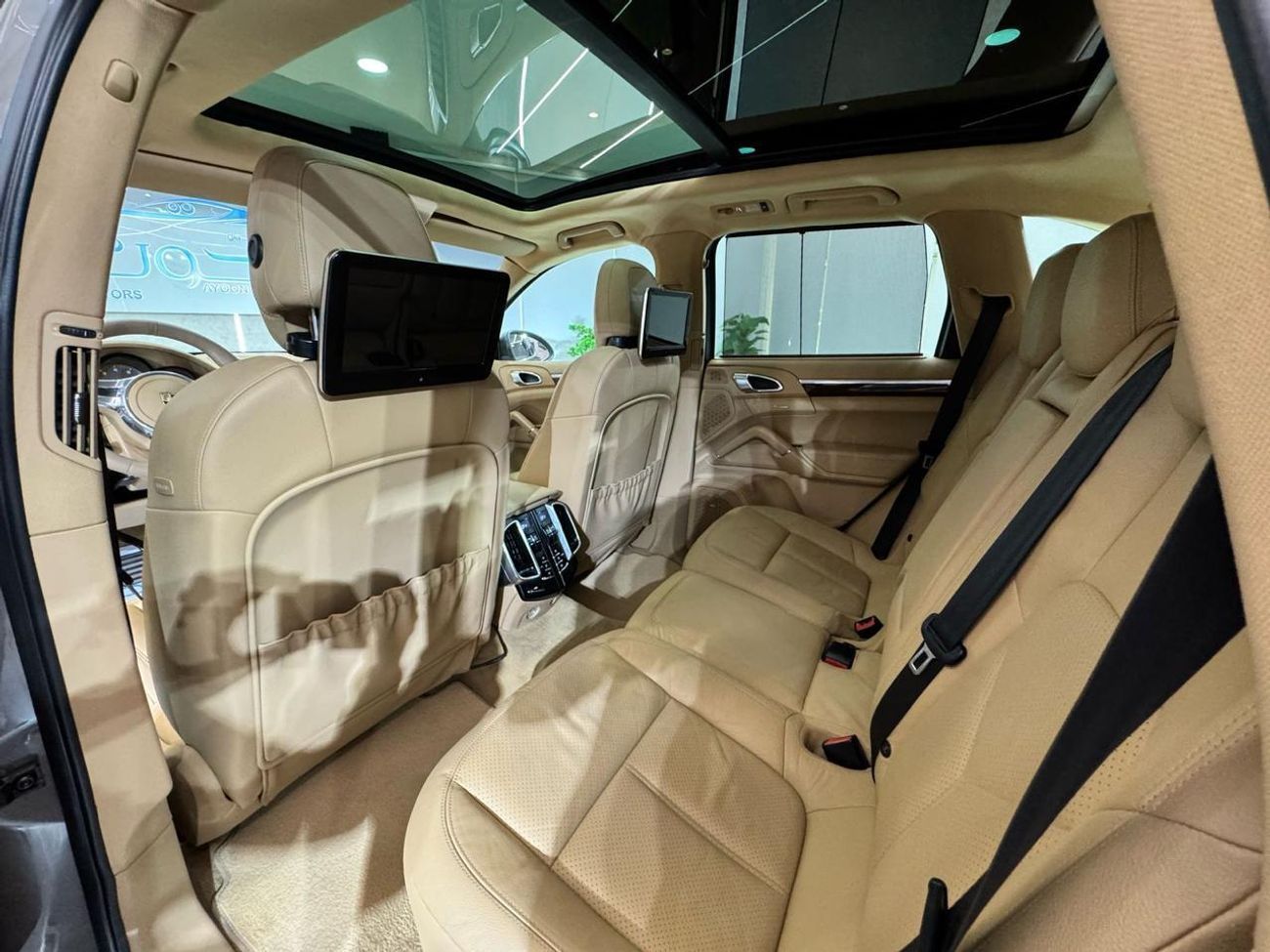 Porsche Cayenne S Platinum Edition 3.6L PORSCHE CAYENNE S V8 || GCC || FULL OPTIONS || FREE ACCIDENTS || NEW CONDITI