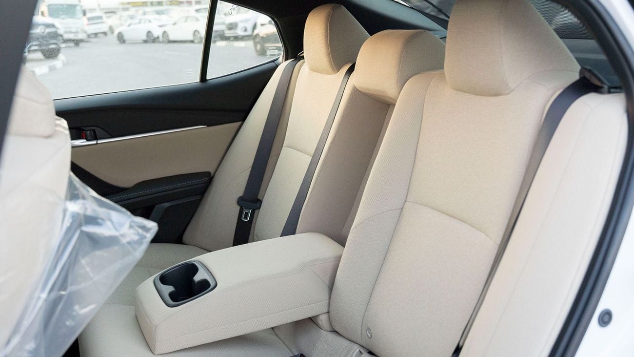 Toyota Camry 2025 Toyota Camry E-plus 2.5L Hybrid AT (White)