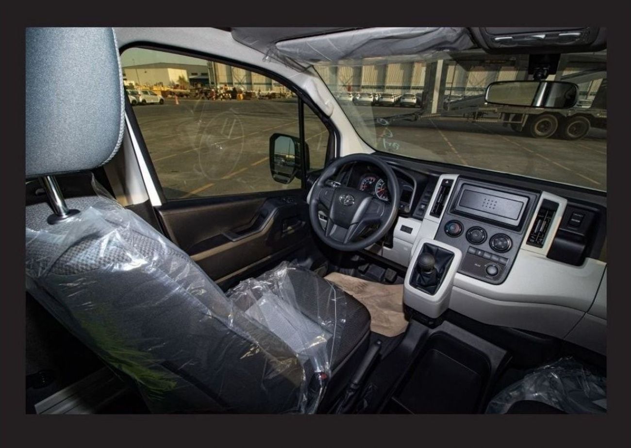 Toyota Hiace 2023 TOYOTA HIACE 2.8L 14str Diesel Manual Zero KM