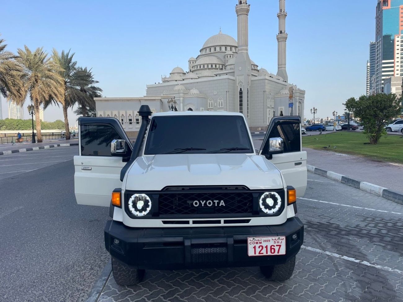 تويوتا لاند كروزر بيك آب 