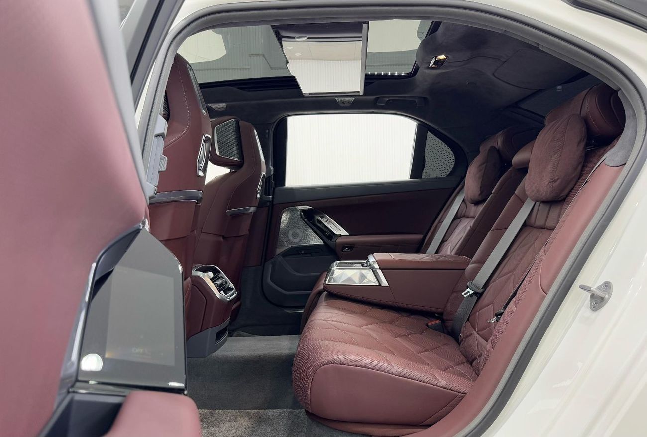 BMW 760Li 2023 BMW 760i M-Sport, 5 Years BMW Warranty, 2028 BMW Service Pack, Fully Loaded, GCC