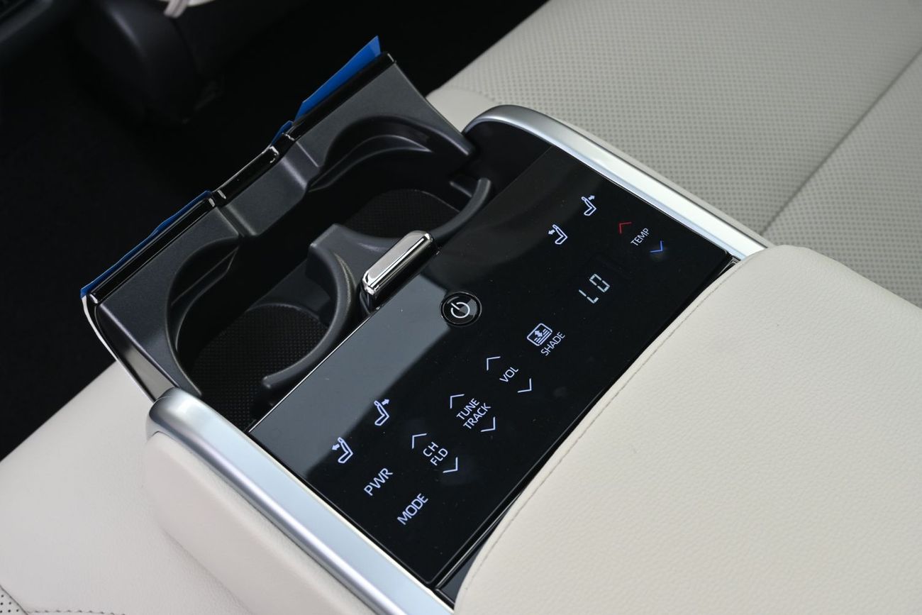 Toyota Camry Toyota Camry Limited 2.5L Hybrid, Model 2025, Color White