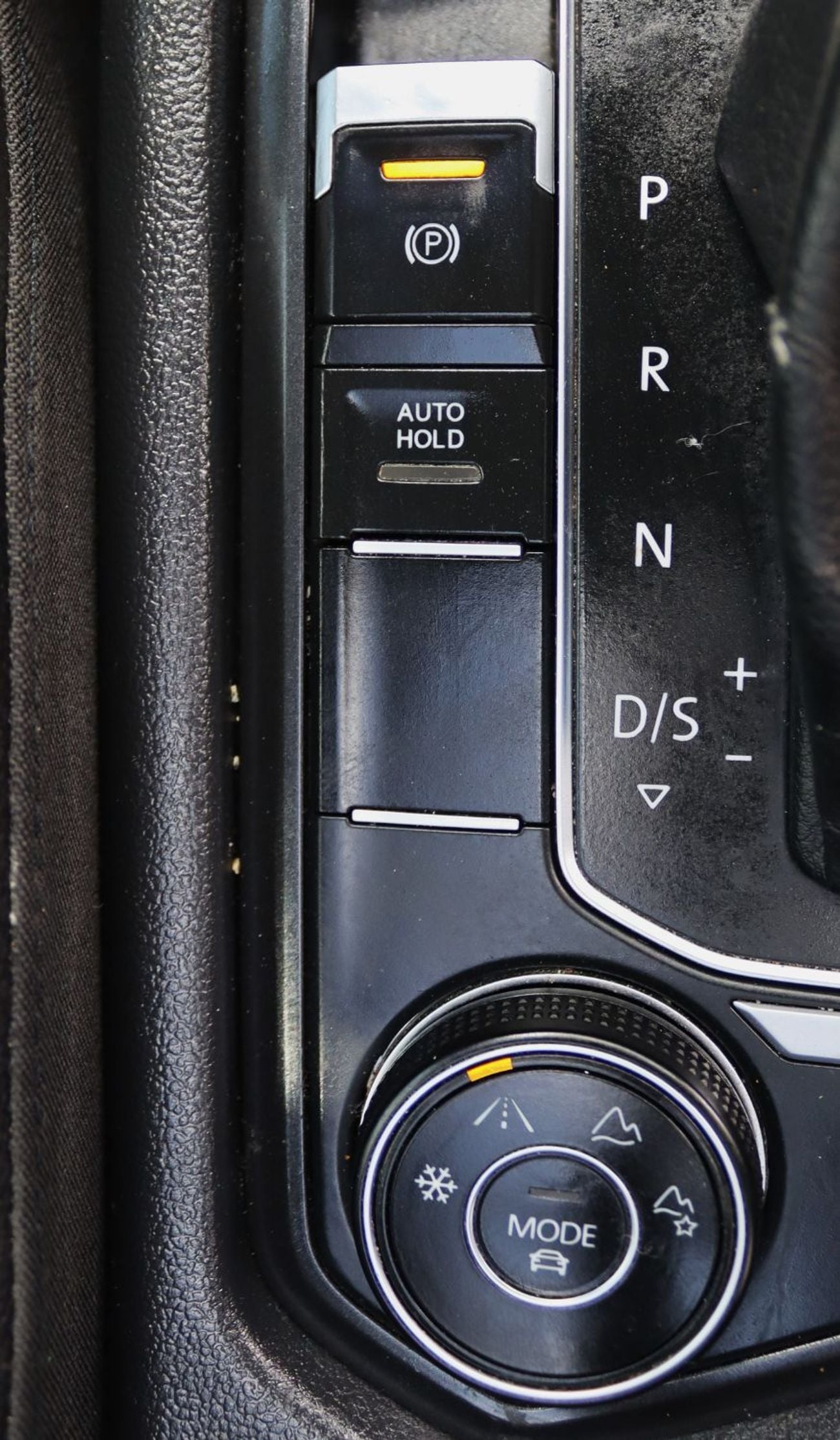 فولكس واجن تيجوان فولكس واجن تيجوان 2018 - خليجى - بدون حوادث - بمحرك 2.0 - فل أوبشن - دفع كلى - بحاله ممتازه