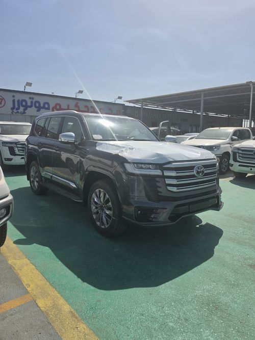 تويوتا لاند كروزر Toyota Land Cruiser LC300 VXR 4.0L 2026 – فل أوبشن | 4.0 لتر V6 | رمادي خارجي | داخلية بيج